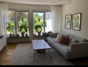 Fint boende med 4 sovrum parkering och trädgård, Stockholm